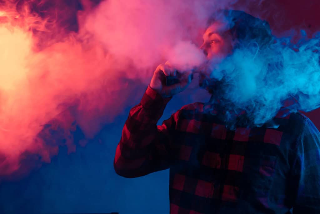 Man Chain Vaping