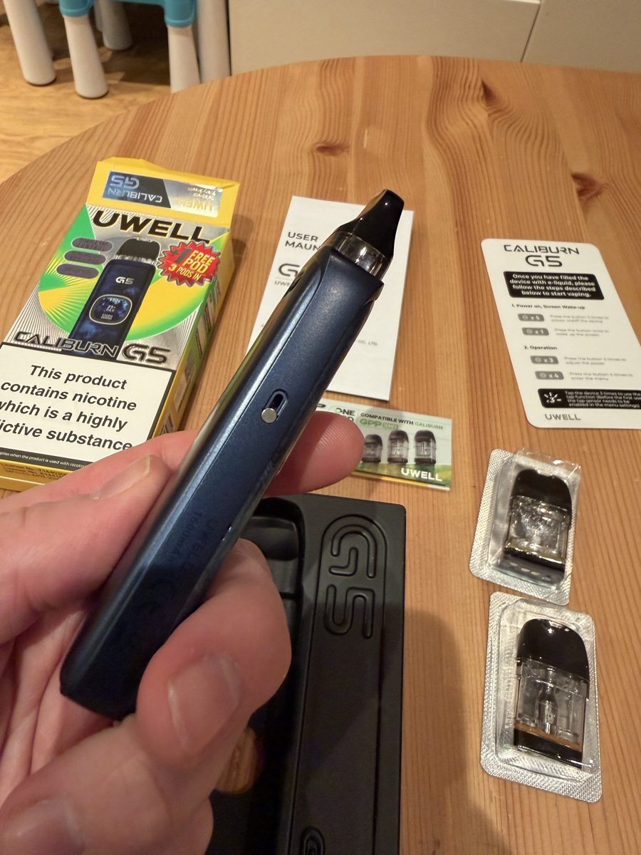 Uwell Caliburn G5 airflow inlet below the installed pod