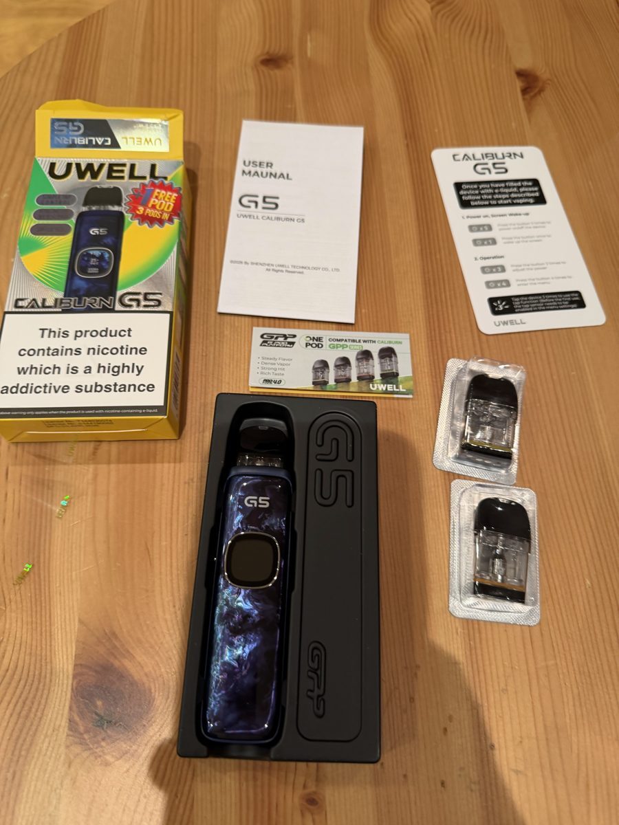 Uwell Caliburn G5 box contents: device, three GPP pods, user manual and quick-start card