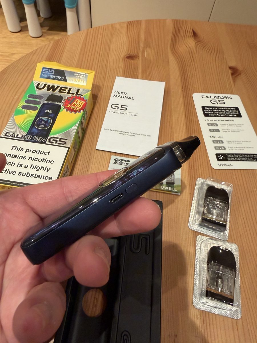Uwell Caliburn G5 side profile with USB-C charging port
